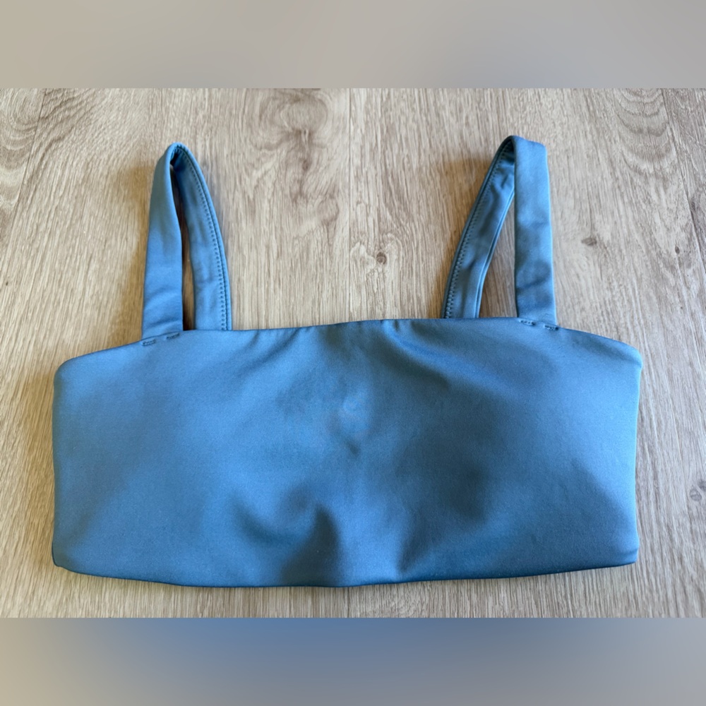 Vuori Blue Women's Sports Bra/ Top Size Small